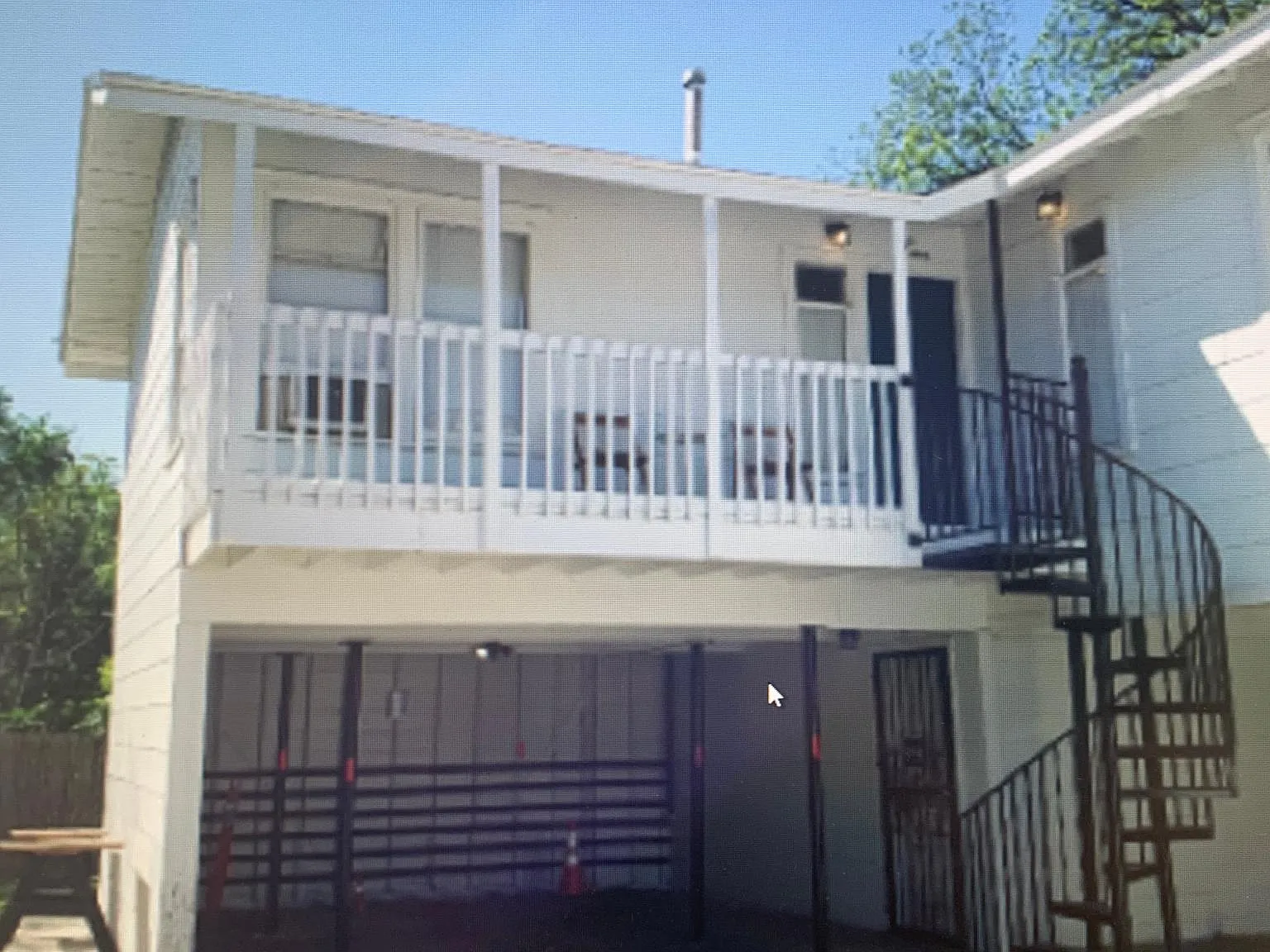 1111 Linares St — Photo 2