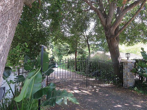 4th image of 530 Palmer Ln