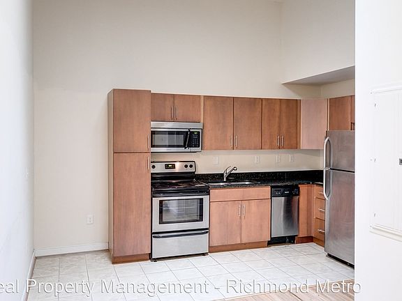 4th image of 10 W Broad St APT 205