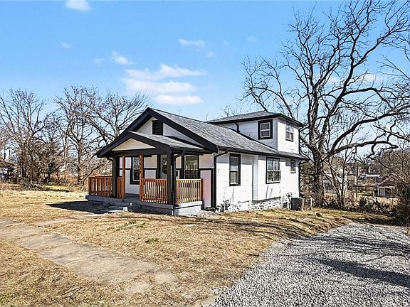 4th image of 2539 Alden St