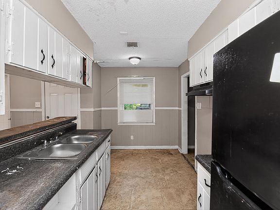 3rd image of 3958 Bishops Bridge Rd