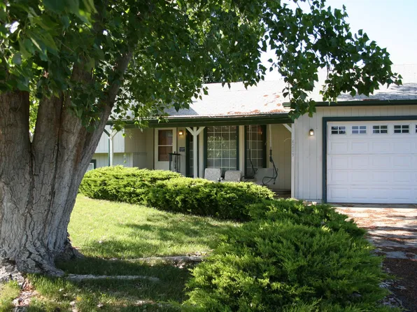 4209 E Center Rd, Mead, WA 99021