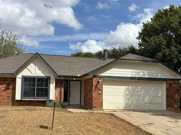 2916 Creekwood Ln, Fort Worth, TX 76123