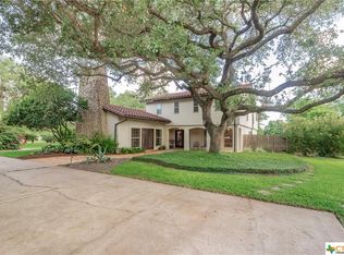 201 Leisure Ln, Victoria, TX 77904