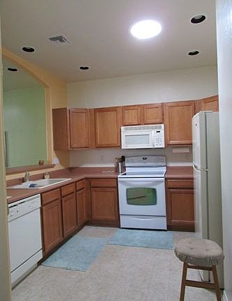 2nd image of 524 W Parkwood Ct
