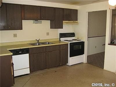 3rd image of 8050 Lucas Dr