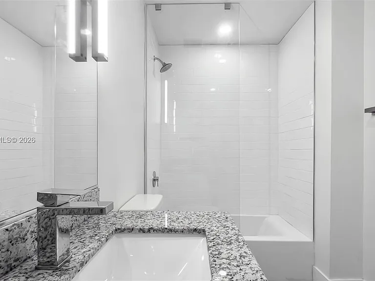 1536 NW 15th Ave #303 — Photo 25