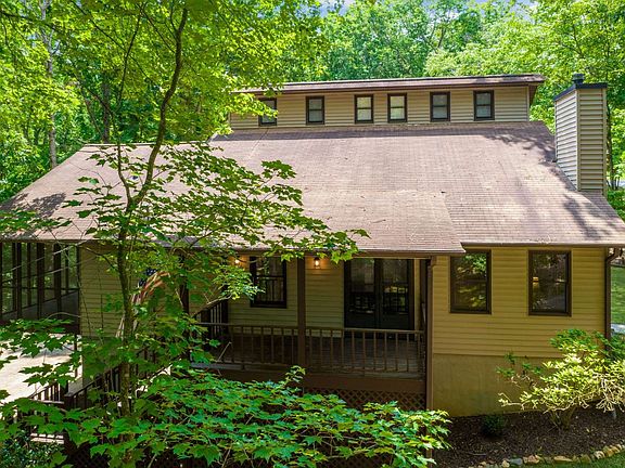 5th image of 1040 Riverview Dr