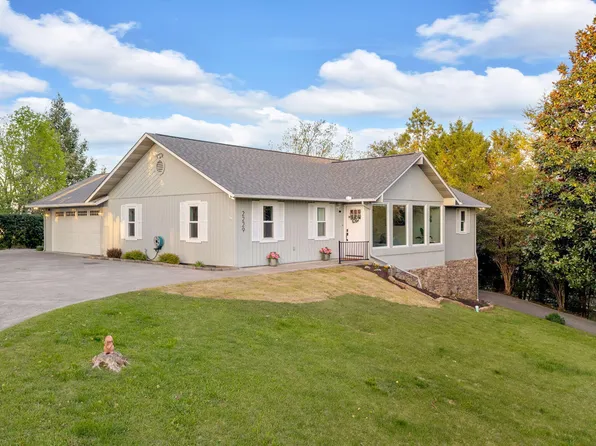 2229 Battle Ground Dr, Pigeon Forge, TN 37863