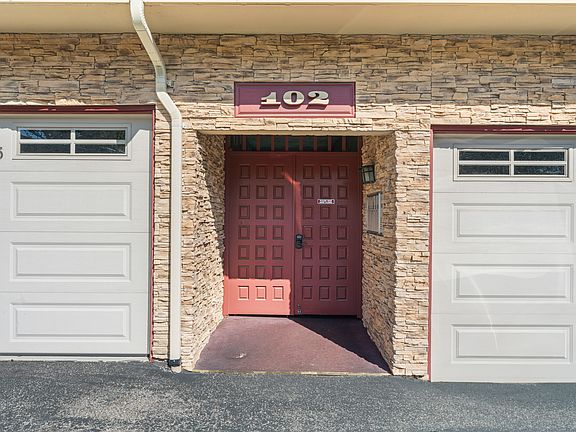 5th image of 102 Pine Pl APT 1