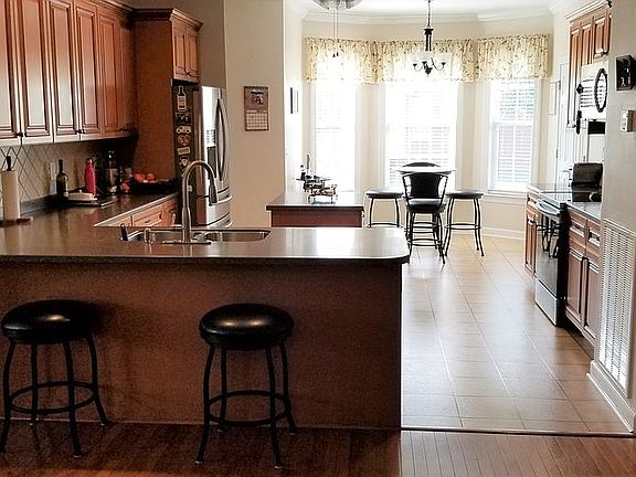 Eat-in kitchen 21x14