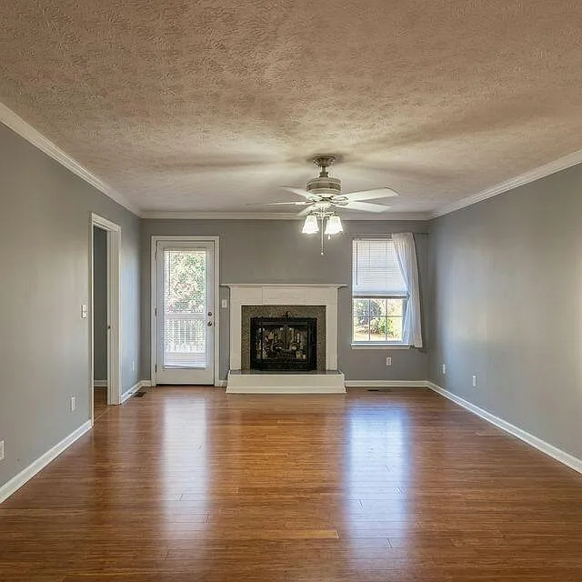 3 bed, 1214 sqft, $1,750 — Photo 2