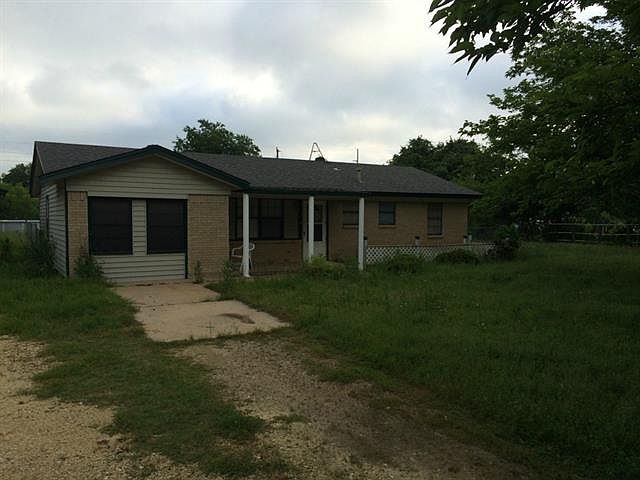 1st image of 916 Oak Lane Dr