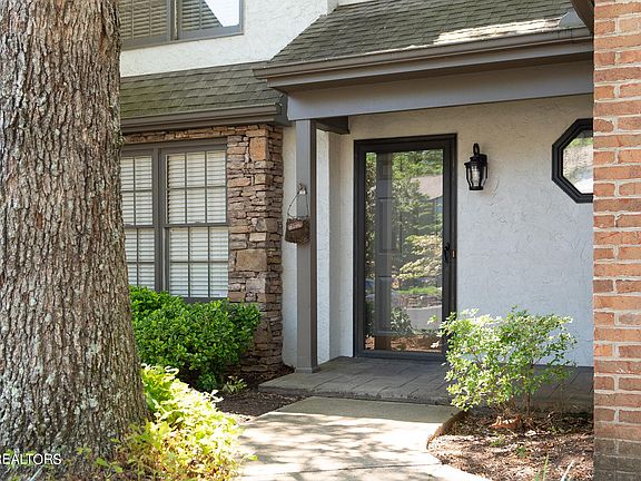 4th image of 939 Ethans Glen Dr