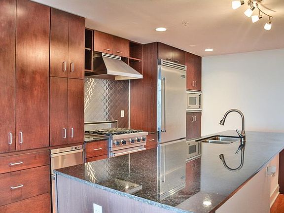 2nd image of 1120 E Kennedy Blvd Unit 723