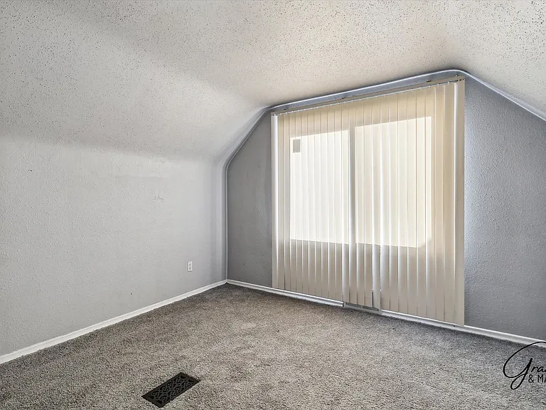 15847 Chatham St — Photo 17