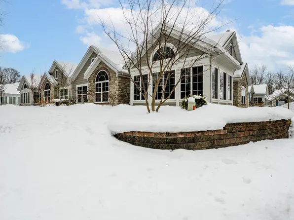 3061 Riverview Ln, Benton Harbor, MI 49022