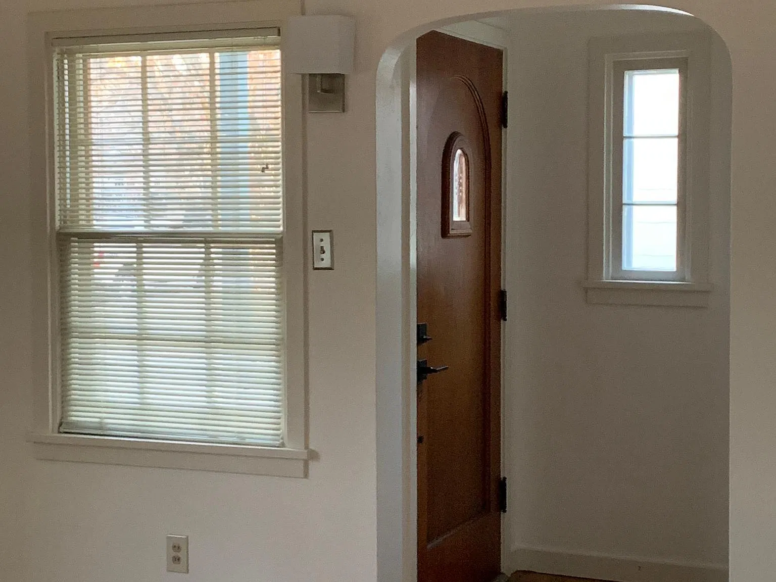 205 Beverly Ave — Photo 2