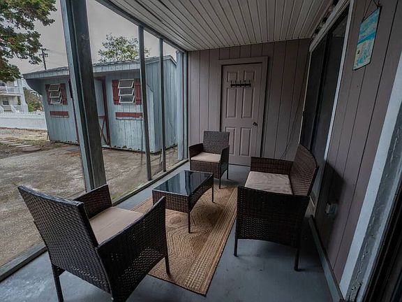 2nd image of 605 3rd St