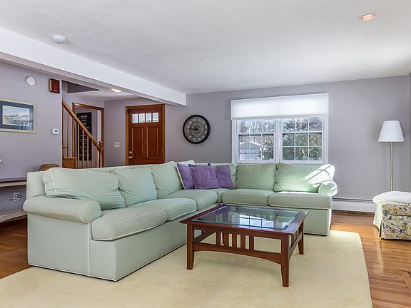 3rd image of 85 Beechwood Dr