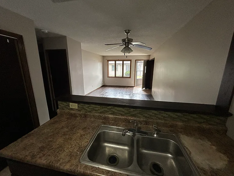 8612 S Maplebrook Cir — Photo 3