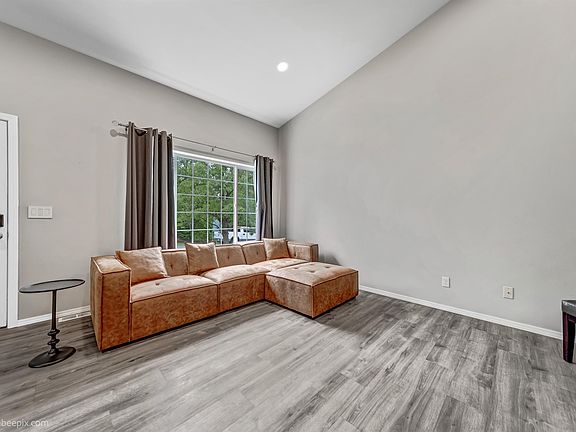 5th image of 10209 17th Ln