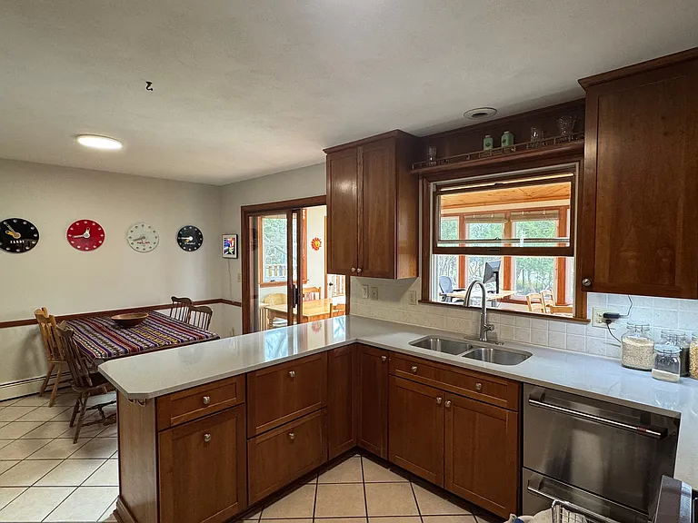 140 Homestead Cir — Photo 3