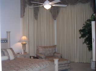 19510 Saturnia Lakes Dr, Boca Raton, FL 33498