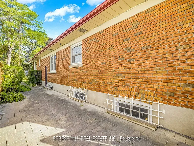 18 Irvington Cres — Photo 22