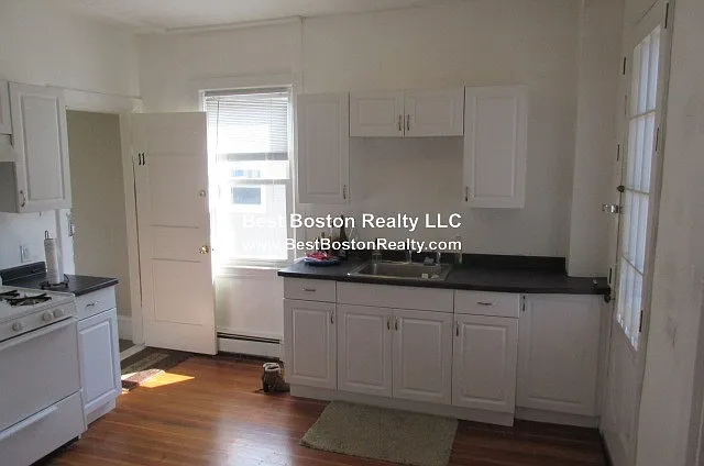 63 Dana St #11