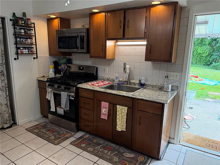 2955 Middletown Rd — Photo 9