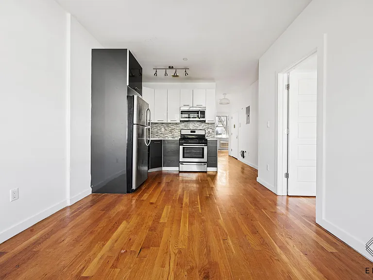 58A Vernon Ave #3A — Photo 1