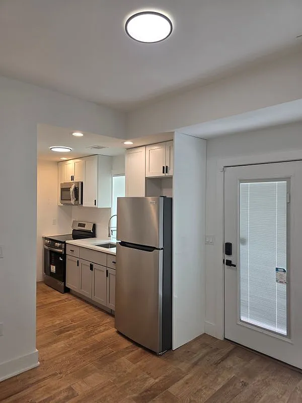 2 bed, 1.0 bath, 640 sqft, $1,875 — Photo 4