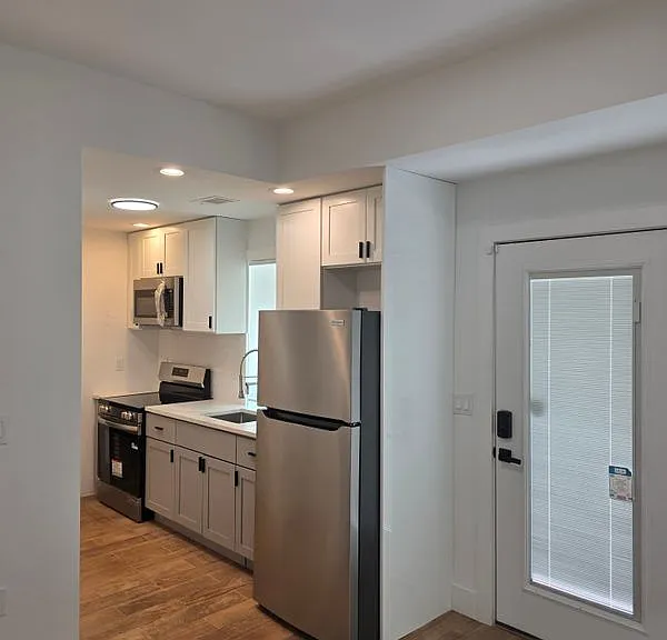 1614 Woodland Ave SE #B — Photo 4