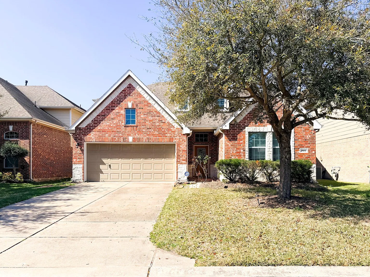 4 bed, 3.0 bath, 3403 sqft, $2,900 — Photo 2