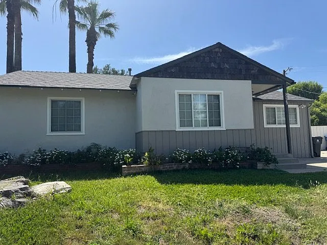 Beautiful Quiet Encino Park Home — Photo 2