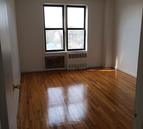 4th image of 2800 Coyle St APT 612