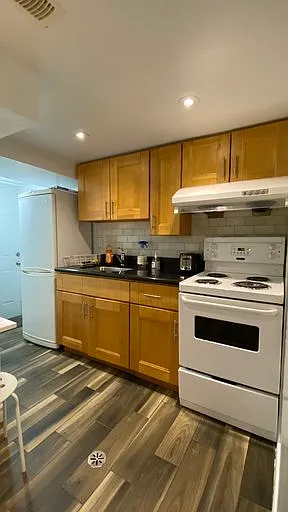326 Bathurst St #1A