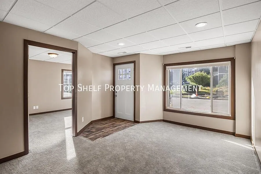 2 bed, 930 sqft, $1,015 — Photo 2