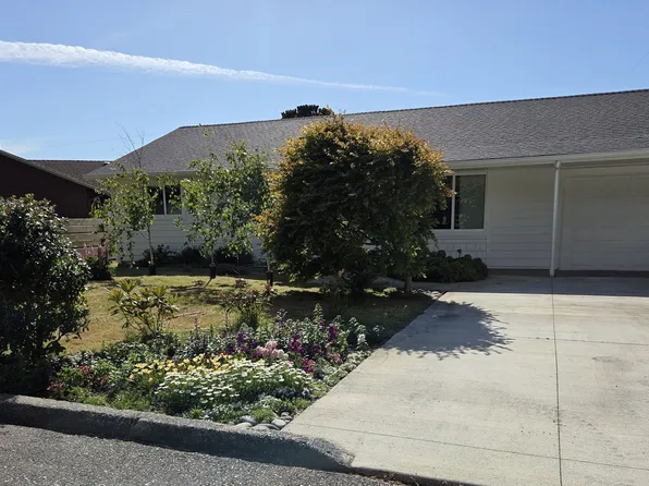 30404 Hillside Trl, Gold Beach, OR 97444
