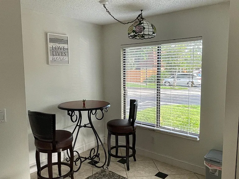 1420 Park Shore Cir #1 — Photo 8