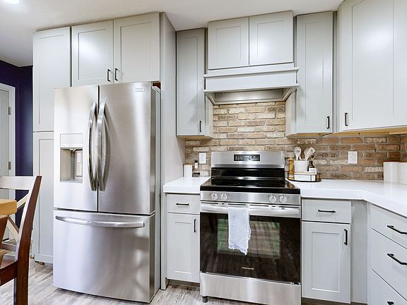 5th image of 1075 Heatherwood Rd