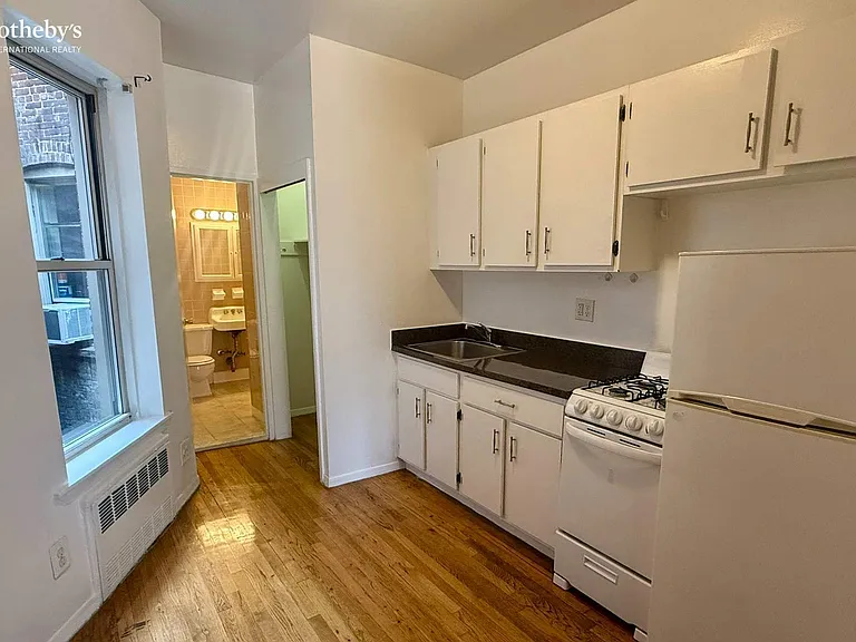 2274 Broadway #4C — Photo 3