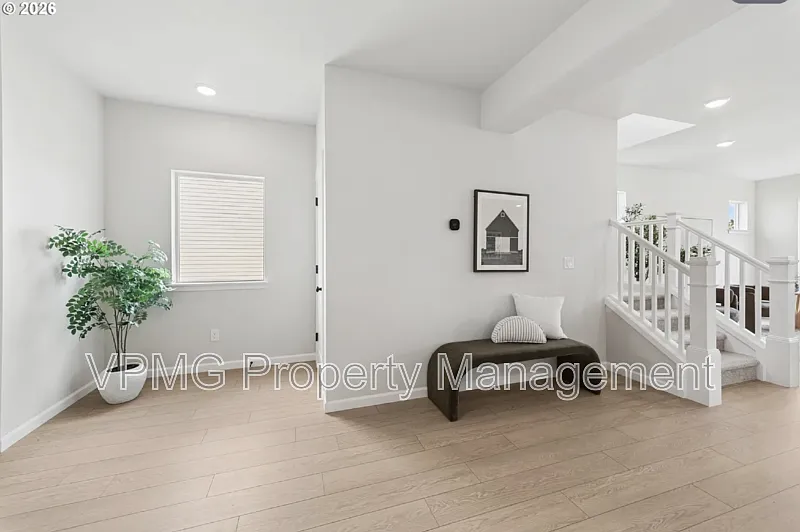 3 bed, 2.5 bath, 2279 sqft, $3,295 — Photo 4