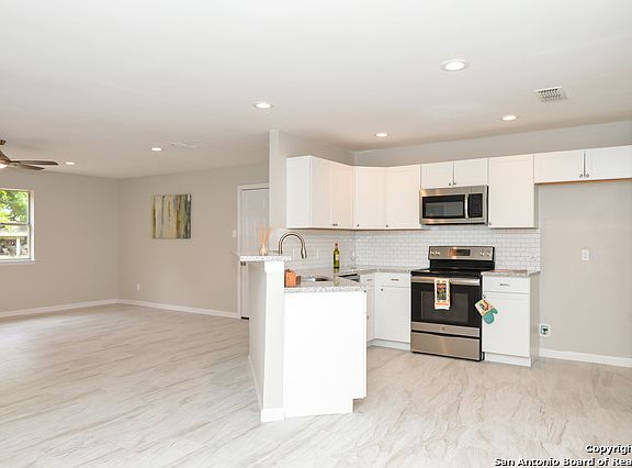 5th image of 1325 Fieldcrest