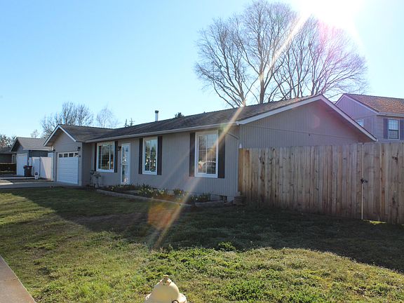 4th image of 650 Farnsworth Dr