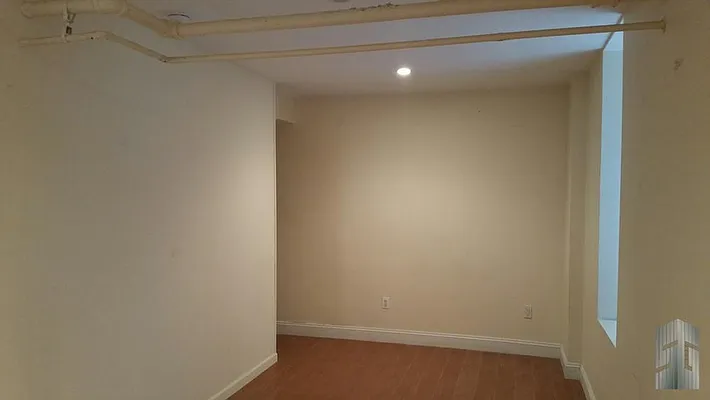 Rented by Skyline Group Real Estate | media 18