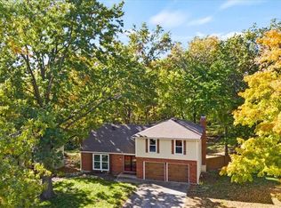 6606 NW Quail Run Dr, Parkville, MO 64152