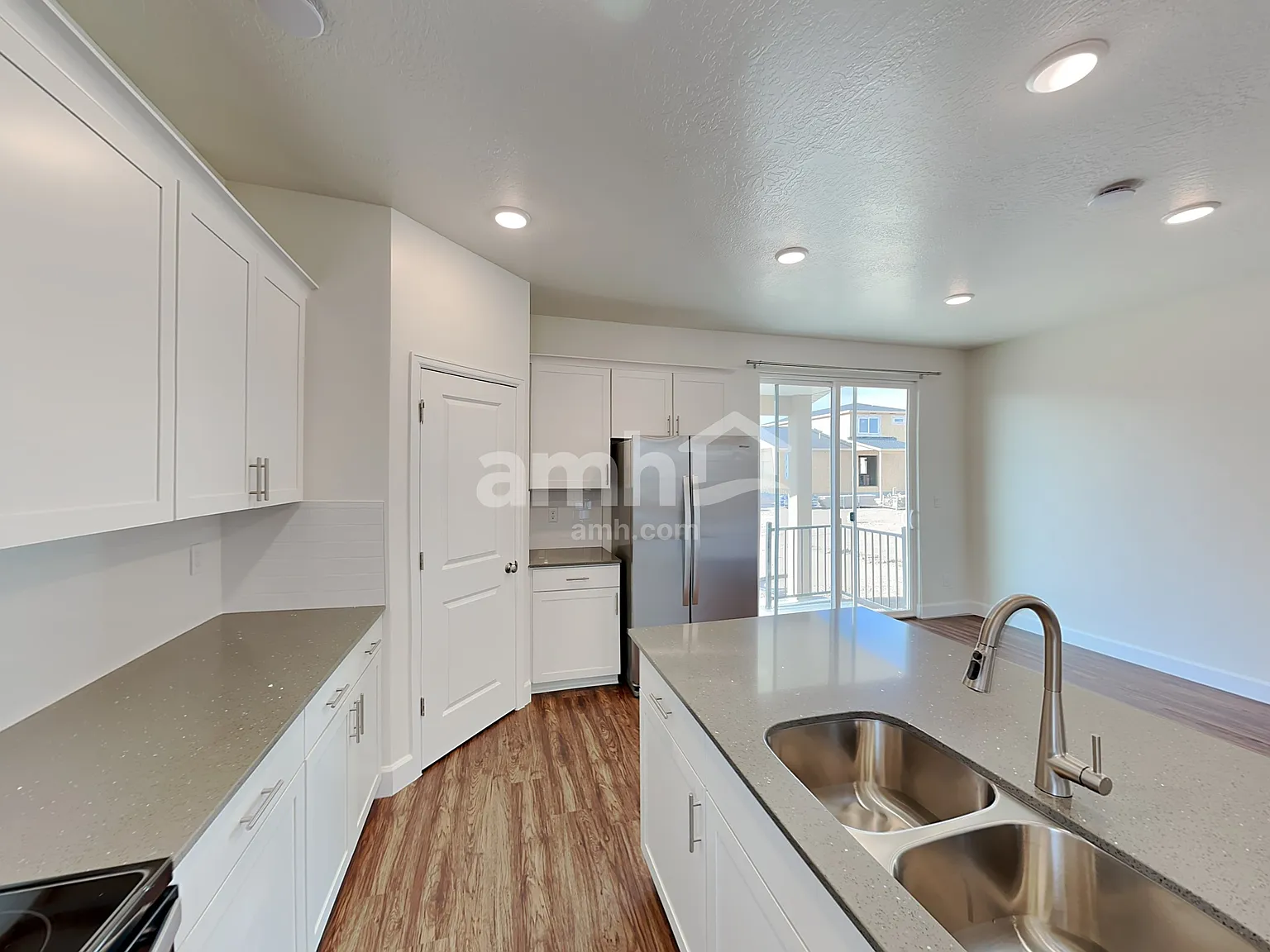 4 bed, 3.0 bath, 2181 sqft, $2,865 — Photo 4