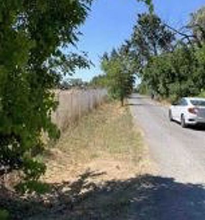 Exterior Neighborhood (street photo)